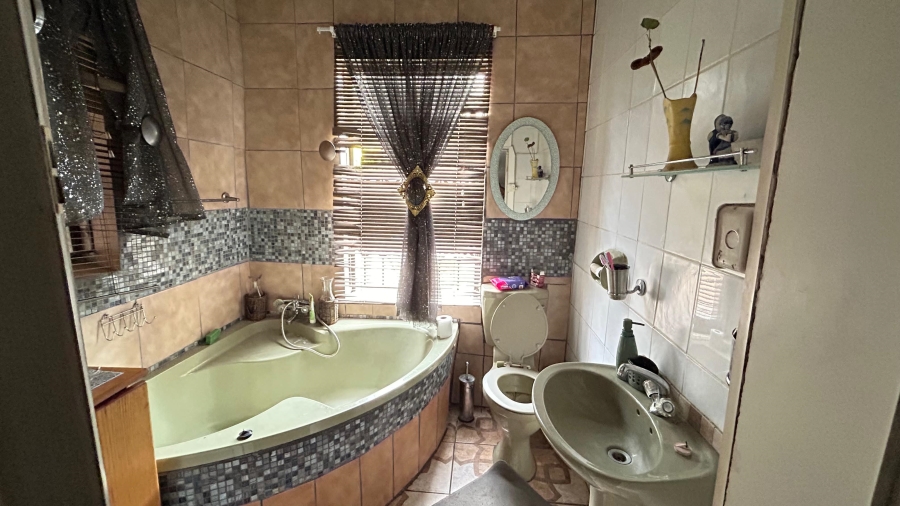 4 Bedroom Property for Sale in Rustenburg North North West